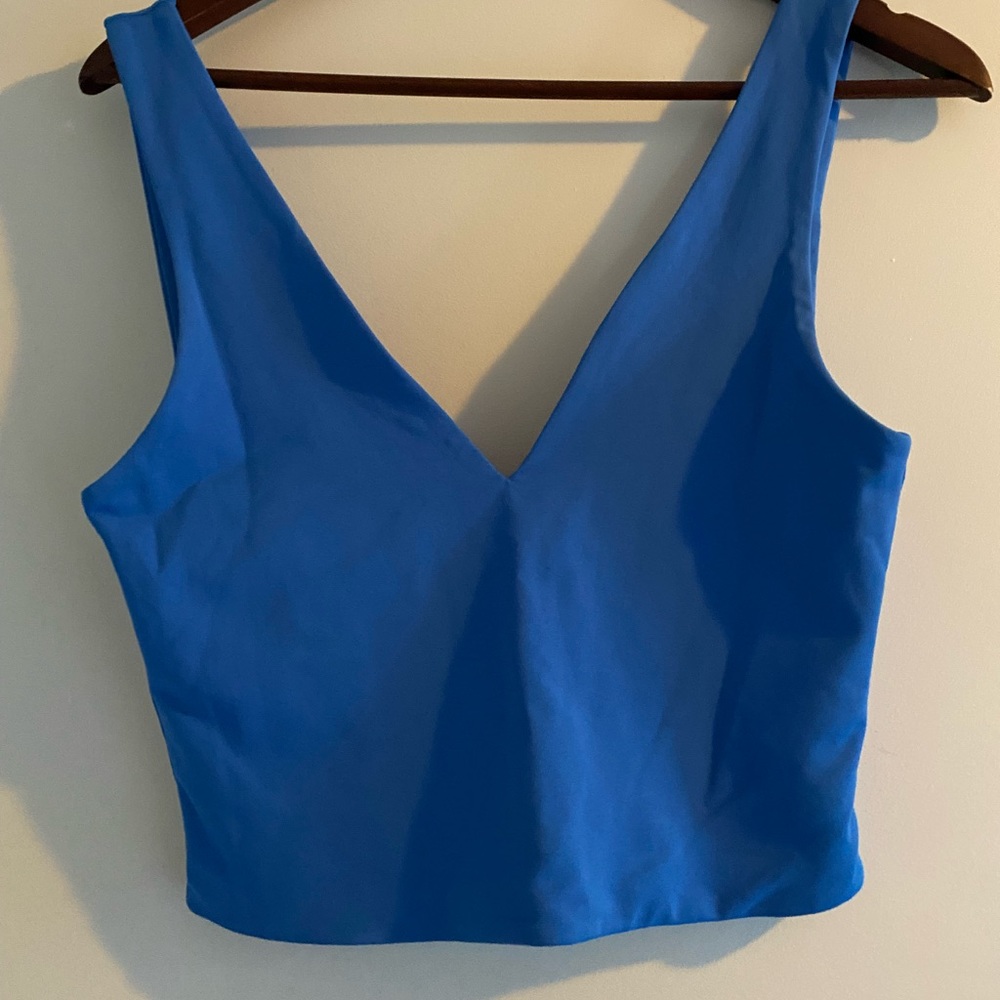 Aritzia Contour V-neck tank